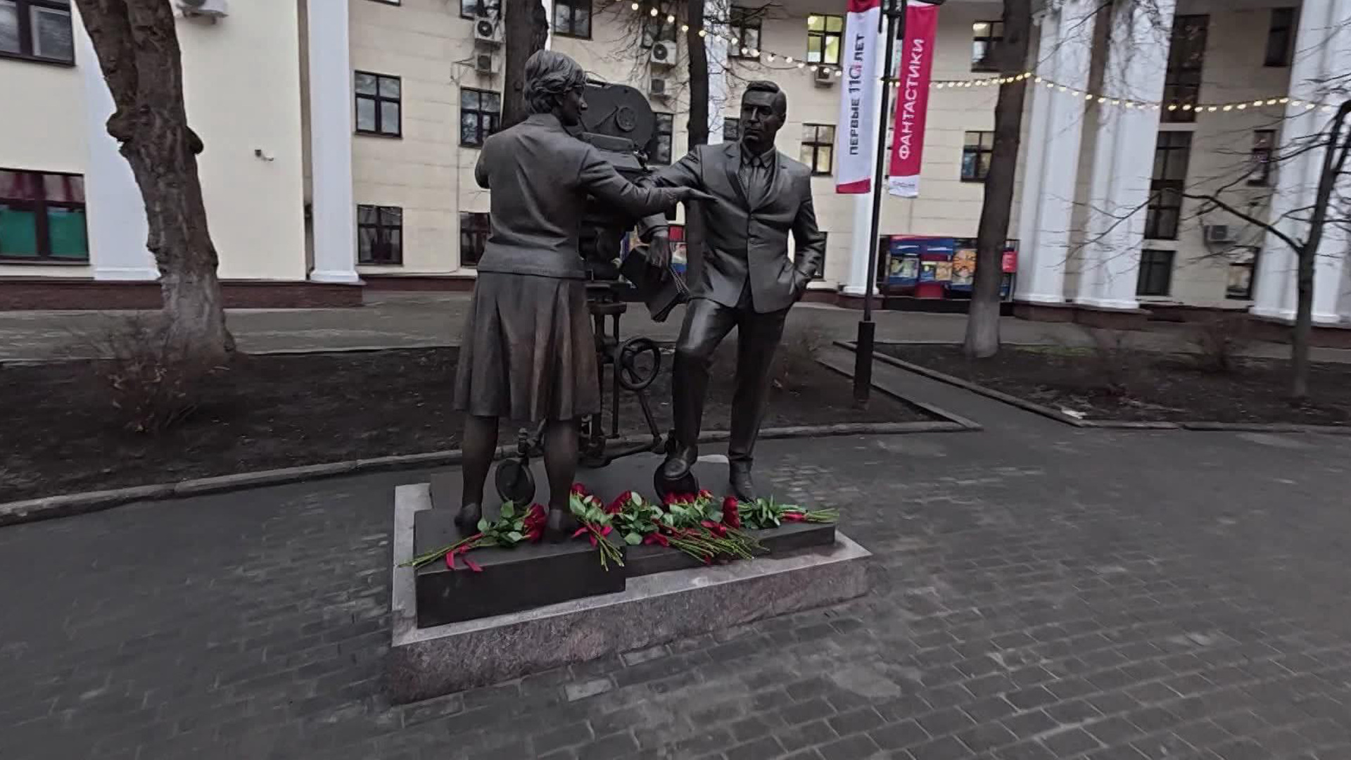 В Москве открыли памятник создателям фильма "Семнадцать мгновений весны" 