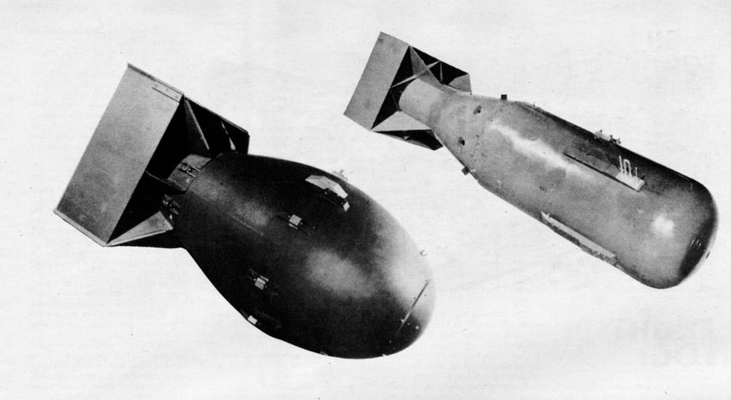 Первые американские бомбы «Малыш» и «Толстяк», сброшенные на Хиросиму и Нагасаки Первые американские бомбы «Малыш» и «Толстяк», сброшенные на Хиросиму и Нагасаки