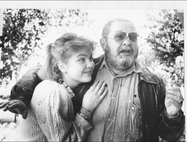 Юлиан Семенов с дочкой Ольгой. Ялта. 1988 год.