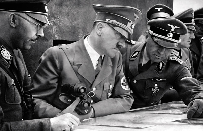 иректива Главного командования вермахта №21, подписанная Гитлером 18 декабря 1940 года, утвердила стратегический план «Барбаросса», предусматривающий нападение Германии на Советский Союз