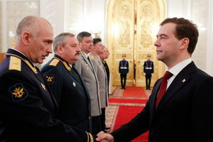 Церемония представления высших офицеров, назначенных на командные должности. 6 апреля 2011. Фото пресс-службы Президента России