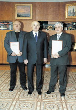 НА ФОТО: Директор СВР Михаил Фрадков, Вадим Соловьев (справа) и Александр Уткин